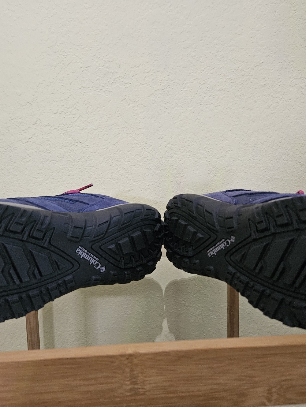 NWOT Columbia Redmond  Women's Navy and Hot Pink Trail Walkers Size 7 / 7.5 - Picture 3 of 9